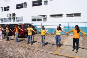 Feira- Cultural- CESMAC- na- Rua- promove- Abraço- Amigo-no -Setembro- Amarelo-(6)
