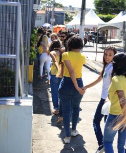 Feira- Cultural- CESMAC- na- Rua- promove- Abraço- Amigo-no -Setembro- Amarelo-(6)