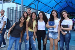 Feira- Cultural- CESMAC- na- Rua- promove- Abraço- Amigo-no -Setembro- Amarelo-(6)