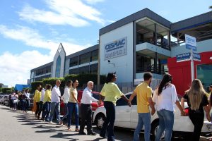 Feira- Cultural- CESMAC- na- Rua- promove- Abraço- Amigo-no -Setembro- Amarelo-(6)
