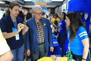 Programação- também- a- noite- com- música- e -apresentações- na- Feira- Cultural- do- CESMAC-(49)