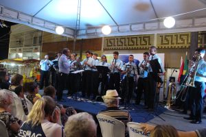 Programação- também- a- noite- com- música- e -apresentações- na- Feira- Cultural- do- CESMAC-(49)