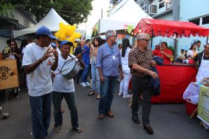 Tarde- de -sexta- na- Feira- Cultural- CESMAC- na- Rua- com- Música- Artesanato- e -muito -mais -(88)