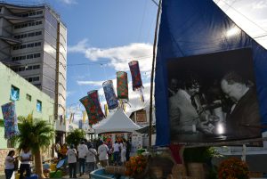 Tarde- de -sexta- na- Feira- Cultural- CESMAC- na- Rua- com- Música- Artesanato- e -muito -mais -(88)
