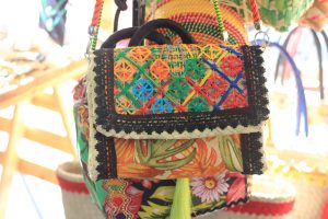 Tarde- de -sexta- na- Feira- Cultural- CESMAC- na- Rua- com- Música- Artesanato- e -muito -mais -(88)