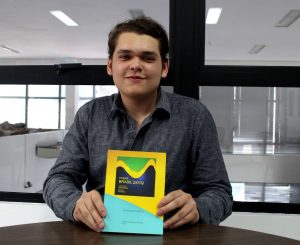 Inspiração- na- escrita- faz -aluno- de- Direito- ser- destaque- em -Concurso- Nacional- de- Poesia-CESMAC (01)