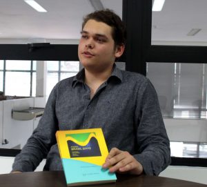 Inspiração- na- escrita- faz -aluno- de- Direito- ser- destaque- em -Concurso- Nacional- de- Poesia-CESMAC (01)