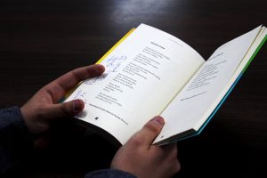 Inspiração- na- escrita- faz -aluno- de- Direito- ser- destaque- em -Concurso- Nacional- de- Poesia-CESMAC (01)