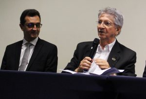 Estado- atual- da- cirurgia- robótica- no- Brasil- é- tema- da- abertura- do -Congresso- Acadêmico- de- Medicina- do -CESMAC-(77)