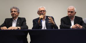 Estado- atual- da- cirurgia- robótica- no- Brasil- é- tema- da- abertura- do -Congresso- Acadêmico- de- Medicina- do -CESMAC-(77)