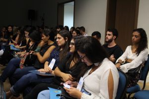 Estado- atual- da- cirurgia- robótica- no- Brasil- é- tema- da- abertura- do -Congresso- Acadêmico- de- Medicina- do -CESMAC-(77)