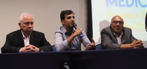 Estado- atual- da- cirurgia- robótica- no- Brasil- é- tema- da- abertura- do -Congresso- Acadêmico- de- Medicina- do -CESMAC-(77)