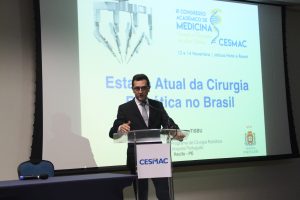 Estado- atual- da- cirurgia- robótica- no- Brasil- é- tema- da- abertura- do -Congresso- Acadêmico- de- Medicina- do -CESMAC-(77)