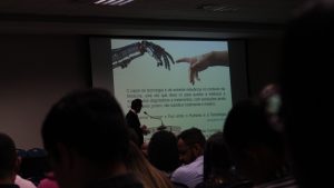 Estado- atual- da- cirurgia- robótica- no- Brasil- é- tema- da- abertura- do -Congresso- Acadêmico- de- Medicina- do -CESMAC-(77)