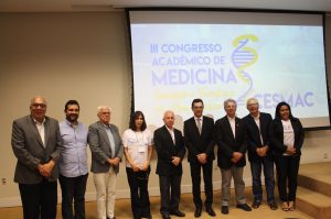 Estado- atual- da- cirurgia- robótica- no- Brasil- é- tema- da- abertura- do -Congresso- Acadêmico- de- Medicina- do -CESMAC-(77)