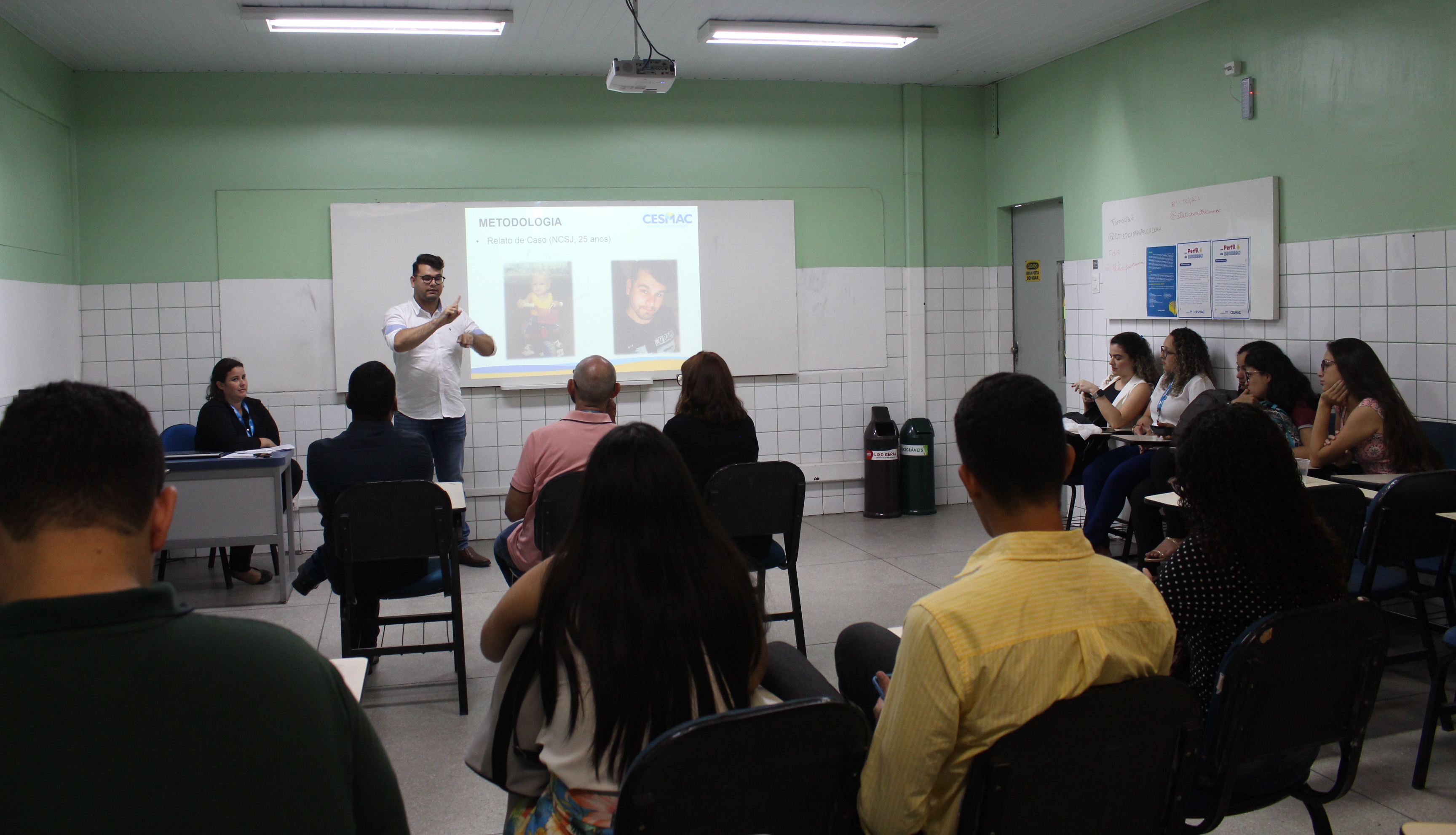 Inclusão de um aluno surdo no ensino superior foi tema de Relato de Experiência no curso de Inclusão de um aluno surdo no ensino superior foi tema de Relato de Experiência no curso de