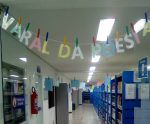 Varal- de -poemas- marca- Dia- da- Poesia- na- Rede- de -Bibliotecas- CESMAC-(10)
