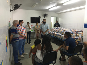 CESMAC- entrega- cestas- básicas- e- brinquedos- para- crianças -do -Projeto- Crescer-(14)