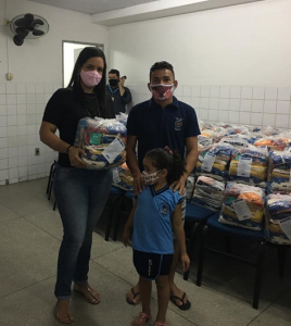 CESMAC- entrega- cestas- básicas- e- brinquedos- para- crianças -do -Projeto- Crescer-(14)