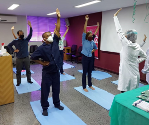 Professores- e- Acadêmicos -de -Fisioterapia- do -CESMAC -participam -de- ação-no- Hospital de- Olhos -Santa -Luzia-(8)