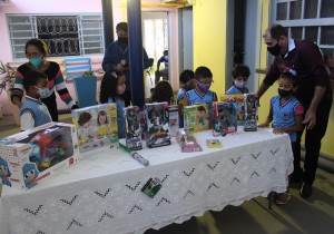 CBIOSS- Cesmac- entrega- doações- recebidas- de- premiação- no- concurso- Coleta- de- Brinquedos- Recicláveis- ao- Projeto- Crescer- (21)