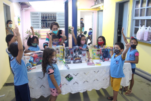 CBIOSS- Cesmac- entrega- doações- recebidas- de- premiação- no- concurso- Coleta- de- Brinquedos- Recicláveis- ao- Projeto- Crescer- (21)