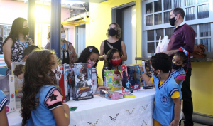 CBIOSS- Cesmac- entrega- doações- recebidas- de- premiação- no- concurso- Coleta- de- Brinquedos- Recicláveis- ao- Projeto- Crescer- (21)