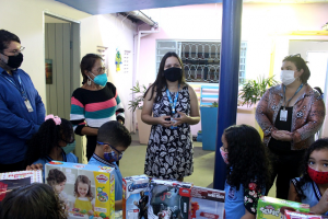 CBIOSS- Cesmac- entrega- doações- recebidas- de- premiação- no- concurso- Coleta- de- Brinquedos- Recicláveis- ao- Projeto- Crescer- (21)