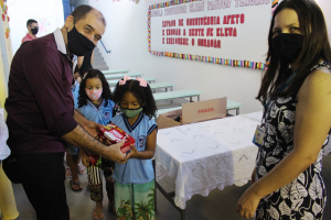 CBIOSS- Cesmac- entrega- doações- recebidas- de- premiação- no- concurso- Coleta- de- Brinquedos- Recicláveis- ao- Projeto- Crescer- (21)
