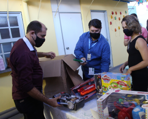 CBIOSS- Cesmac- entrega- doações- recebidas- de- premiação- no- concurso- Coleta- de- Brinquedos- Recicláveis- ao- Projeto- Crescer- (21)
