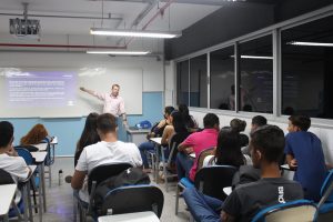 CAPA_Egressos -participam- de- Bate-Papo- nas -comemorações- dos- 25- anos- do -curso -de- Engenharia- Civil-(7)
