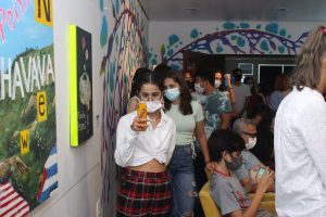 CAPA_Vernissage- da- Exposição- RetroExpectativas- recebe -artistas, convidados -e- acadêmicos- na- Galeria- Cesmac- de- Arte- Fernando- Lopes-(64)