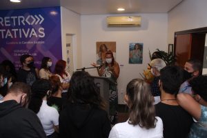 CAPA_Vernissage- da- Exposição- RetroExpectativas- recebe -artistas, convidados -e- acadêmicos- na- Galeria- Cesmac- de- Arte- Fernando- Lopes-(64)