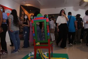 CAPA_Vernissage- da- Exposição- RetroExpectativas- recebe -artistas, convidados -e- acadêmicos- na- Galeria- Cesmac- de- Arte- Fernando- Lopes-(64)