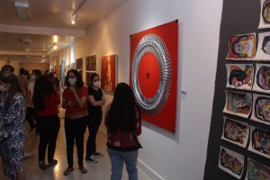 CAPA_Vernissage- da- Exposição- RetroExpectativas- recebe -artistas, convidados -e- acadêmicos- na- Galeria- Cesmac- de- Arte- Fernando- Lopes-(64)