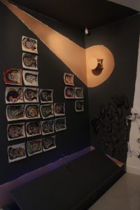 CAPA_Vernissage- da- Exposição- RetroExpectativas- recebe -artistas, convidados -e- acadêmicos- na- Galeria- Cesmac- de- Arte- Fernando- Lopes-(64)
