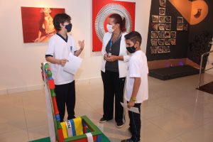 ABERTURA_Escolas- visitam- Exposição -RetroExpectativas- na- Galeria -Cesmac -de- Arte- Fernando- Lopes- (01)
