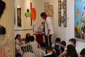 ABERTURA_Escolas- visitam- Exposição -RetroExpectativas- na- Galeria -Cesmac -de- Arte- Fernando- Lopes- (01)