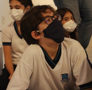 ABERTURA_Escolas- visitam- Exposição -RetroExpectativas- na- Galeria -Cesmac -de- Arte- Fernando- Lopes- (01)