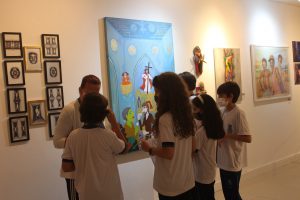 ABERTURA_Escolas- visitam- Exposição -RetroExpectativas- na- Galeria -Cesmac -de- Arte- Fernando- Lopes- (01)