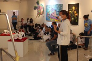 ABERTURA_Escolas- visitam- Exposição -RetroExpectativas- na- Galeria -Cesmac -de- Arte- Fernando- Lopes- (01)