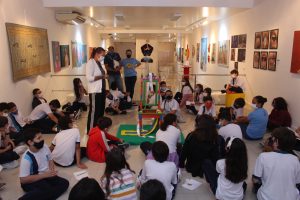 ABERTURA_Escolas- visitam- Exposição -RetroExpectativas- na- Galeria -Cesmac -de- Arte- Fernando- Lopes- (01)
