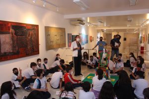 ABERTURA_Escolas- visitam- Exposição -RetroExpectativas- na- Galeria -Cesmac -de- Arte- Fernando- Lopes- (01)