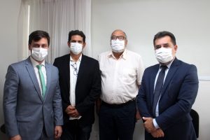 CAPA_Cesmac- e -OAB- AL- tratam- sobre -importantes- parcerias- em -reunião- na- Reitoria- da- IES- (13)