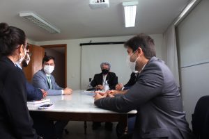 CAPA_Cesmac- e -OAB- AL- tratam- sobre -importantes- parcerias- em -reunião- na- Reitoria- da- IES- (13)