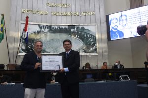Cesmac- recebe- homenagem- da- ALE- com- Comenda- de- Mérito- Legislativo- Tavares- Bastos- (2)