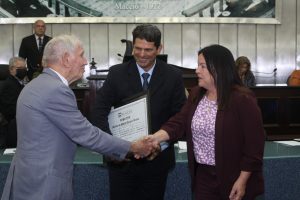 Cesmac- recebe- homenagem- da- ALE- com- Comenda- de- Mérito- Legislativo- Tavares- Bastos- (2)