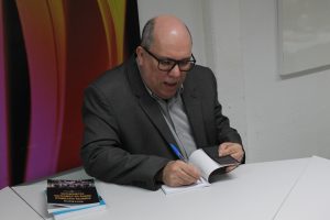 Lançamento- de- livros-marca -início -da- Semana- de -Extensão- 2022-(01)...
