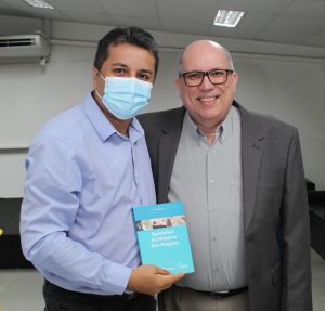 Lançamento- de- livros-marca -início -da- Semana- de -Extensão- 2022-(01)...