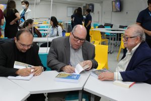 Lançamento- de- livros-marca -início -da- Semana- de -Extensão- 2022-(01)...
